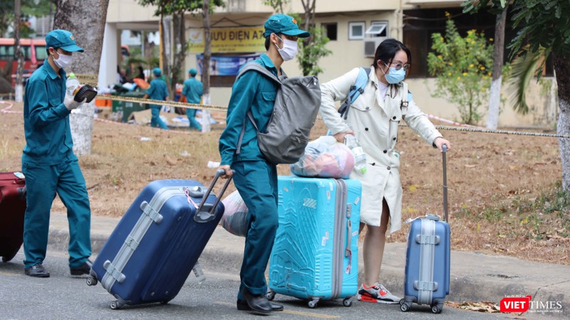 Hơn 6.300 người hoàn tất thời gian cách ly tập trung, trở về nhà (Ảnh: Đình Nguyên)