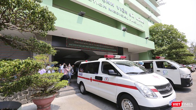 Xe đưa ca bệnh 22 xuất viện cùng 2 bệnh nhân khác hôm 27/3 tại Đà Nẵng (Ảnh: Hồ Xuân Mai) Xe đưa ca bệnh 22 xuất viện cùng 2 bệnh nhân khác hôm 27/3 tại Đà Nẵng (Ảnh: Hồ Xuân Mai)