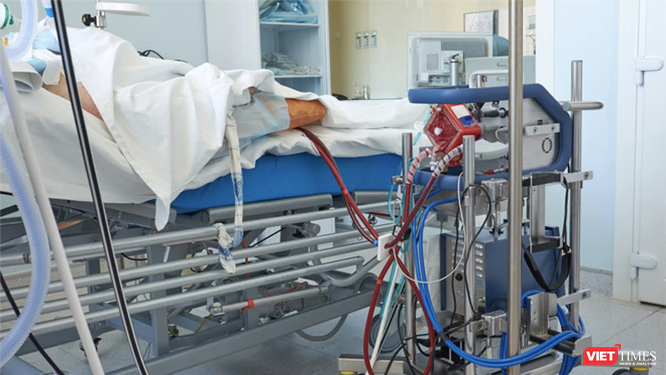 Kỹ thuật ECMO điều trị bệnh nhân 91, phi công người Anh tại BV Bệnh Nhiệt đới (Ảnh: SYT) 