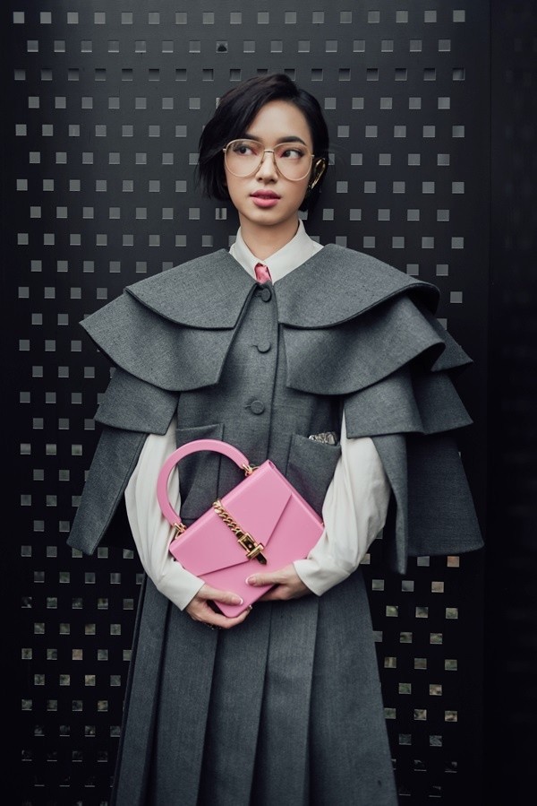 Bén duyên với nghề mẫu ảnh, cô gái trẻ tự ti ngoại hình của bản thân đã từng bước tạo dấu ấn cá nhân Bén duyên với nghề mẫu ảnh, cô gái trẻ tự ti ngoại hình của bản thân đã từng bước tạo dấu ấn cá nhân