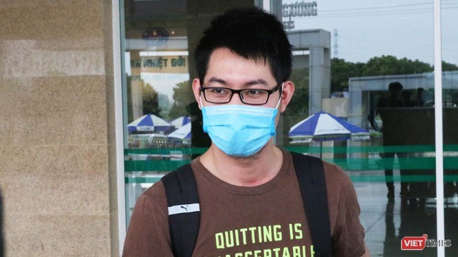 Bệnh nhân 74 trong ngày được công bố khỏi bệnh lần thứ 2 (Ảnh: Minh Thúy) Bệnh nhân 74 trong ngày được công bố khỏi bệnh. Ảnh- Minh Thúy