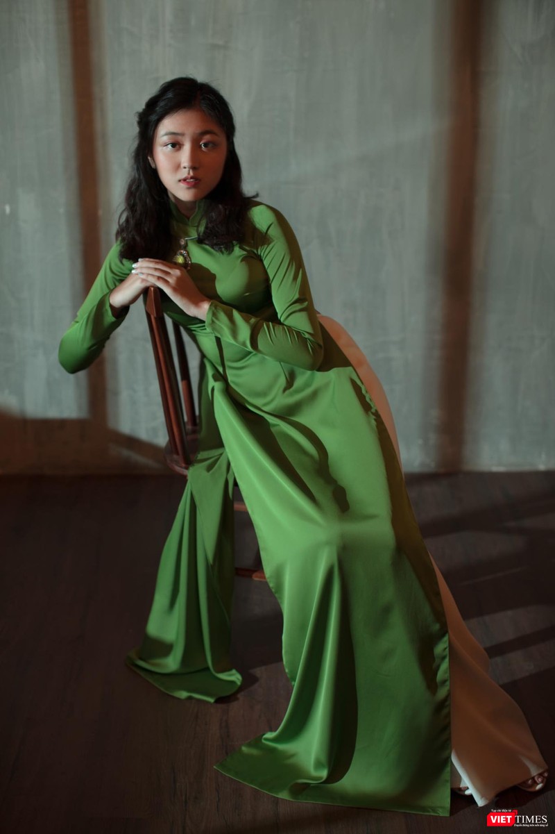 Cô người mẫu teen diễn ra chất của một thiếu nữ cổ điển