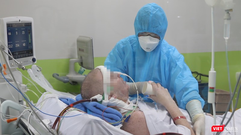 Các BS tại BV Chợ Rẫy chăm sóc bệnh nhân 91 (Ảnh: BVCR) Các BS tại BV Chợ Rẫy chăm sóc bệnh nhân 91 (Ảnh: BVCR)