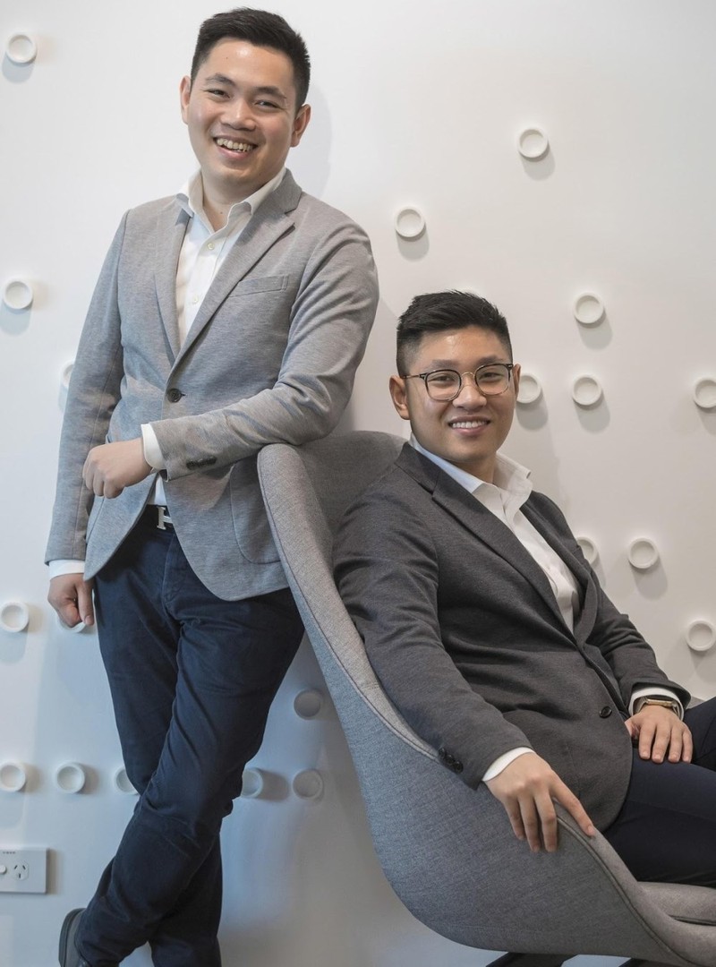 Cả hai chọn ngành kinh doanh nhưng sau lại quay về công nghệ vì đã có máu ngấm sẵn trong người