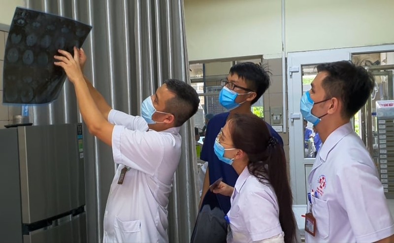 Hình ảnh phim chụp cho thấy bệnh nhân có tổn thương não nặng (Ảnh BV Bạch Mai) Hình ảnh phim chụp cho thấy bệnh nhân có tổn thương não nặng