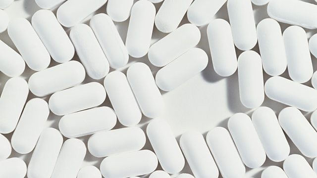 Bác sĩ ra sức cảnh báo về việc không có căn cứ, cơ sở nào cho thấy các loại thuốc này có thể “chữa COVID-19” (Ảnh: Internet)