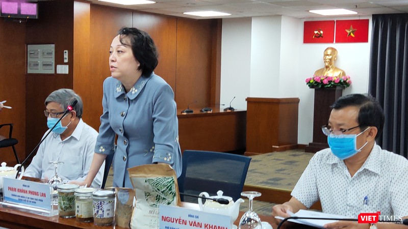 Bà Phạm Khánh Phong Lan - Trưởng ban Quản lý An toàn thực phẩm TP.HCM nhấn mạnh nhiều lần đề nghị người dân lập tức dừng sử dụng sản phẩm Minh Chay (Ảnh: Hòa Bình) Bà Phạm Khánh Phong Lan (Ảnh: Hòa Bình)