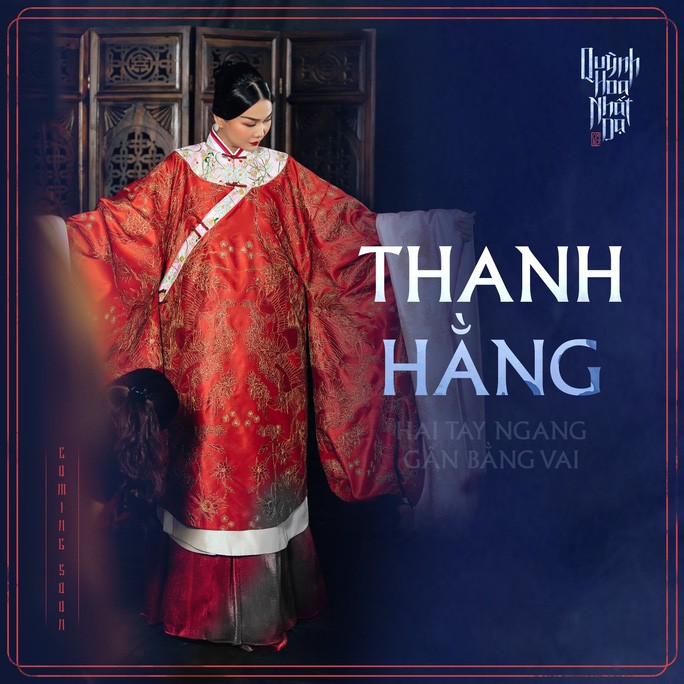 Nhưng thêm áo ngoài vào thì lại bị chê ảnh hưởng trang phục Mãn Thanh