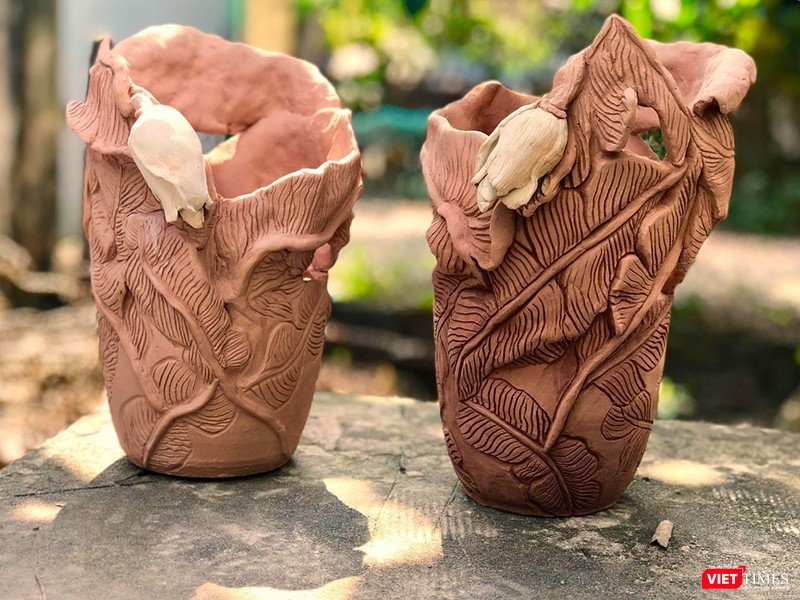 Hoa chuối là ý tưởng chính trong bộ sưu tập tác phẩm gốm của Thục Quyên mang tới triển lãm