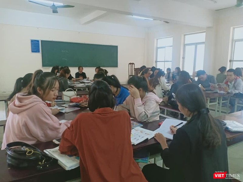 Sinh viên Đại học Quảng Bình tiếp tục trở lại trường (Ảnh: TS Khắc Thái)