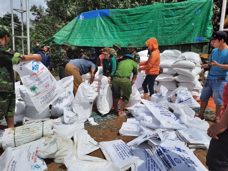 Khoảng 50 tấn hàng sẽ được tập kết, gửi vào bên trong tiếp tế người dân. Ảnh- AK Khoảng 50 tấn hàng sẽ được tập kết, gửi vào bên trong tiếp tế người dân. Ảnh- AK