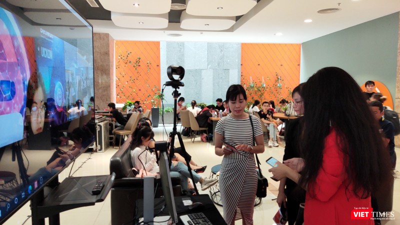 Rất nhiều công nghệ hiện đại được giới thiệu tới người dùng (Ảnh: Hoà Bình) Rất nhiều công nghệ hiện đại được giới thiệu tới người dùng (Ảnh: Hoà Bình)