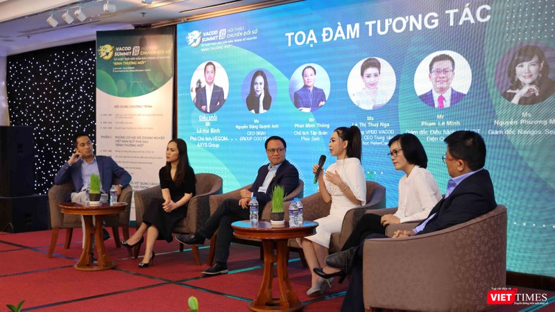 Bà Lê Thúy Nga – Trưởng Văn phòng Đại diện Hiệp hội phát triển hàng tiêu dùng Việt Nam (VACOD) tại TP.HCM phát biểu trong toạ đàm