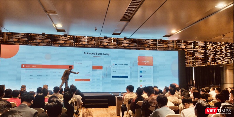 Ông Thắng lưu ý người dùng về tính năng ứng lương trên 1Office Ông Thắng lưu ý người dùng về tính năng ứng lương trên 1Office