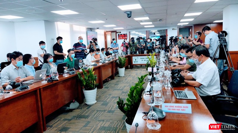 Họp báo cung cấp thông tin Chính thức khởi tố vụ án lây nhiễm COVID-19 (Ảnh: Hoà Bình)
