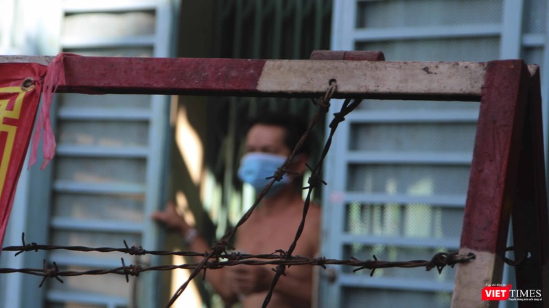 Người dân trong khu cách ly chấp hành mọi quy định Người dân trong khu cách ly chấp hành mọi quy định