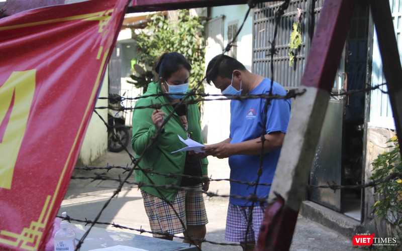 Người dân trong vùng phong toả rất hợp tác Người dân trong vùng phong toả rất hợp tác