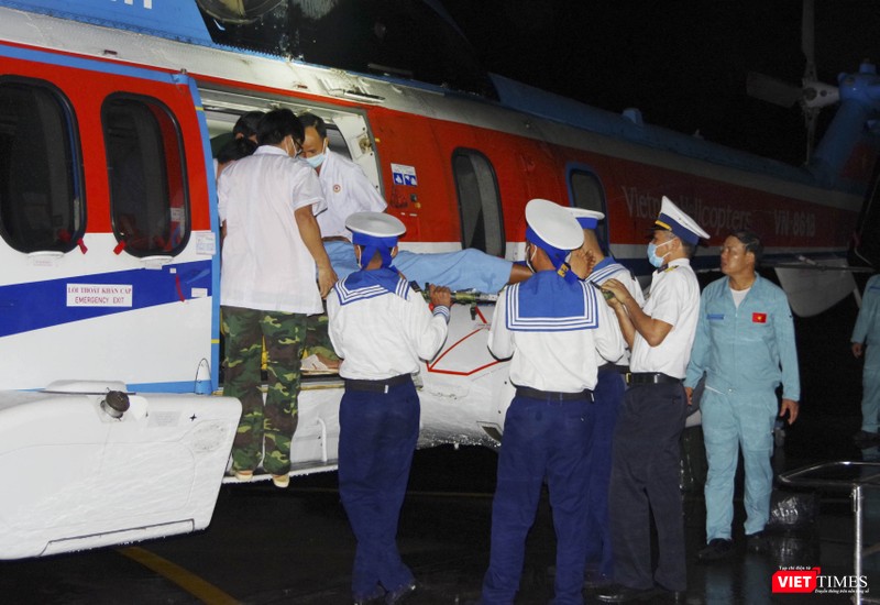 Chuyển bệnh nhân lên trực thăng Chuyển bệnh nhân lên trực thăng
