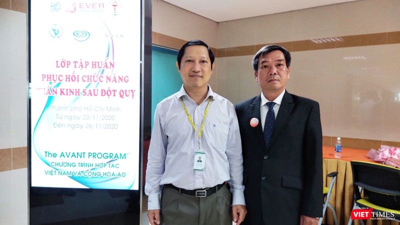 TS. BS Lê Văn Tuấn - Phó trưởng khoa Nội Thần kinh BV Chợ Rẫy và DS Lâm Thanh Hải tại chương trình tập huấn điều trị đột quỵ (Ảnh: Hoà Bình) TS. BS Lê Văn Tuấn - Phó trưởng khoa Nội Thần kinh BV Chợ Rẫy và DS Lâm Thanh Hải tại chương trình tập huấn điều trị đột quỵ (Ảnh: Hoà Bình)