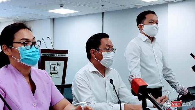 Bà Lê Thị Thanh Thảo (bên trái ảnh) – Chủ tịch UBND quận 6 (Ảnh: Hoà Bình) Bà Lê Thị Thanh Thảo (bên trái ảnh) – Chủ tịch UBND quận 6 (Ảnh: Hoà Bình)