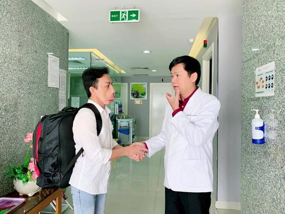 Tìm lại khuôn mặt cho người đàn ông suốt 15 năm mang thân phận "mặt quỷ" (Ảnh: TD) Tìm lại khuôn mặt cho người đàn ông suốt 15 năm mang thân phận "mặt quỷ" (Ảnh: TD)