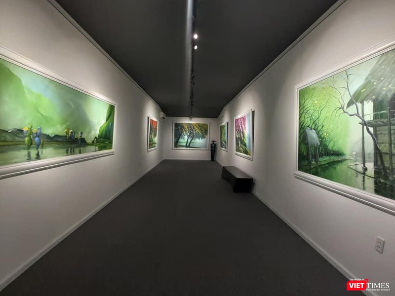 Triển lãm "Miền sương khói" của hoạ sĩ Lê Thanh Sơn trưng bày đến hết ngày 20/1/2021 (Ảnh: Green Gallery) Triển lãm "Miền sương khói" của hoạ sĩ Lê Thanh Sơn trưng bày đến hết ngày 20/1/2021 (Ảnh: Green Gallery)