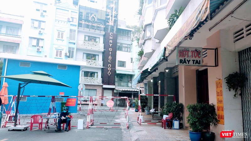 Toàn cảnh khu phong toả block B Chung cư Sư Vạn Hạnh (Ảnh: Hoà Bình) Toàn cảnh khu phong toả block B Chung cư Sư Vạn Hạnh (Ảnh: Hoà Bình)