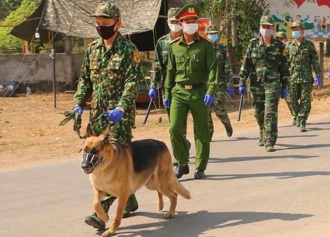 Lực lượng chức năng tỉnh An Giang tuần tra biên giới (Ảnh: CAHS)