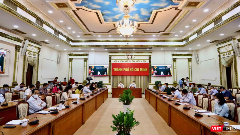 Lãnh đạo UBND TP.HCM tham gia phiên họp trực tuyến từ đầu cầu TP.HCM (Ảnh: Huyền Mai) Lãnh đạo UBND TP.HCM tham gia phiên họp trực tuyến từ đầu cầu TP.HCM (Ảnh: Huyền Mai)