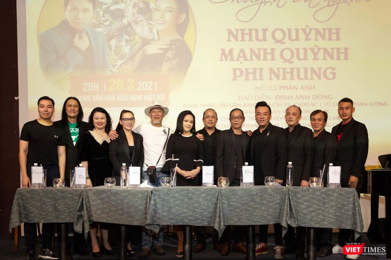 Các ca sĩ và BTC tại buổi công bố đêm nhạc (Ảnh: HB) Các ca sĩ và BTC tại buổi công bố đêm nhạc (Ảnh: HB)