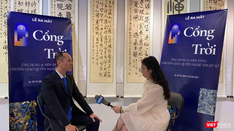 Ông Phạm Toàn Thắng trả lời phỏng vấn báo chí