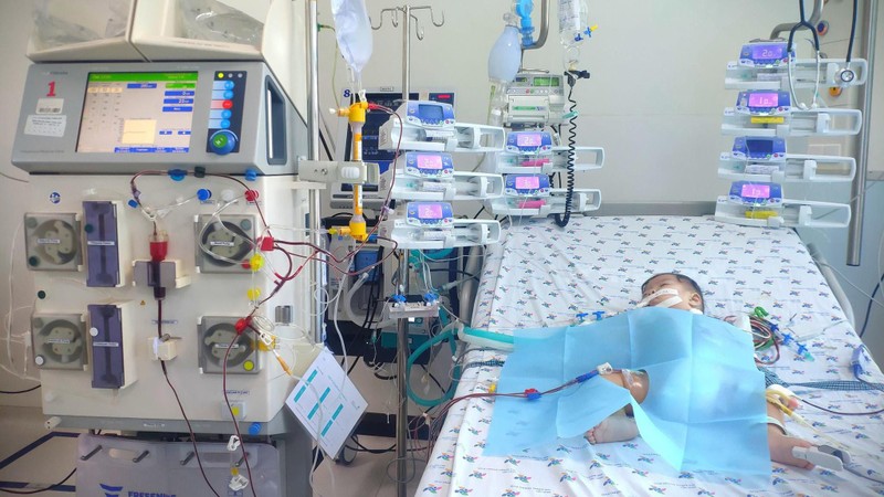 Bệnh nhi T.V.M.N (Đồng Tháp) đang được điều trị tại BV Nhi đồng TP.HCM (Ảnh: BVCC) Bệnh nhi T.V.M.N (Đồng Tháp) đang được điều trị tại BV Nhi đồng TP.HCM (Ảnh: BVCC)