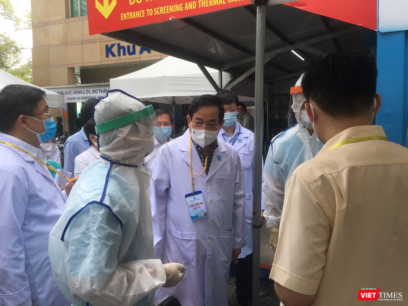 Giả định một trường hợp có triệu chứng, nghi nhiễm COVID-19