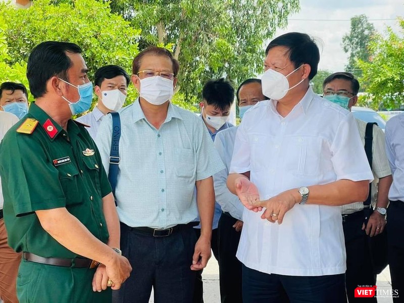 Kiểm tra công tác cách ly, khai báo y tế tại cửa khẩu Thường Phước, huyện Hồng Ngự, Đồng Tháp Kiểm tra công tác cách ly, khai báo y tế tại cửa khẩu Thường Phước, huyện Hồng Ngự, Đồng Tháp