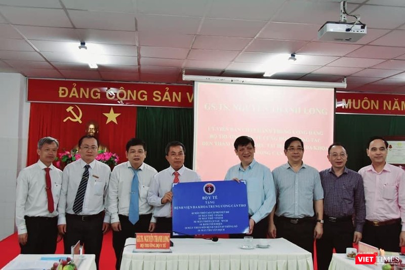 Bộ Y tế tặng 1 số trang thiết bị y tế BVĐK TW Cần Thơ Bộ Y tế tặng 1 số trang thiết bị y tế BVĐK TW Cần Thơ