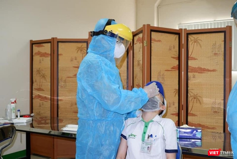 Xét nghiệm COVID-19 được tiến hành thần tốc - Ảnh: CDC TP.HCM
