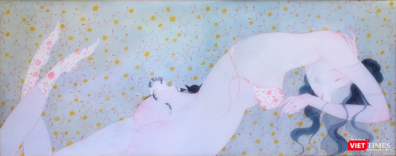 Tác phẩm Gái lười mèo lười 4 (mực acrylic trên lụa, 60cm x 150cm, 2019) của Bùi Tiến Tuấn Tác phẩm Gái lười mèo lười 4 (mực acrylic trên lụa, 60cm x 150cm, 2019) của Bùi Tiến Tuấn