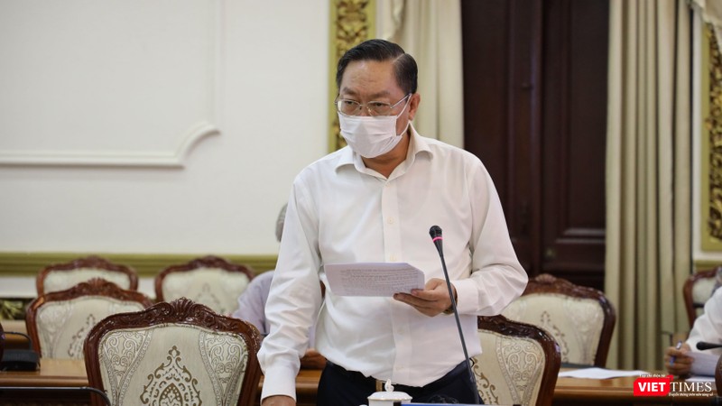 Ông Nguyễn Tấn Bỉnh - Giám đốc Sở Y tế báo cáo về tình hình dịch bệnh