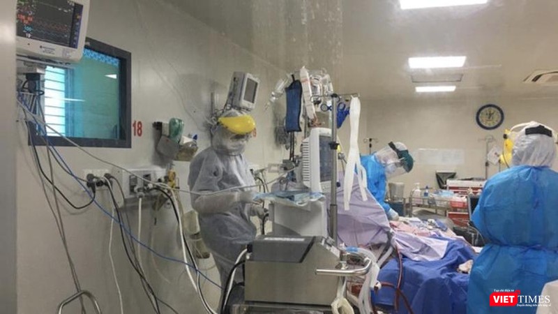 Bệnh nhân COVID-19 nặng đang chạy ECMO - Ảnh BVCC Bệnh nhân COVID-19 nặng đang chạy ECMO - Ảnh BVCC