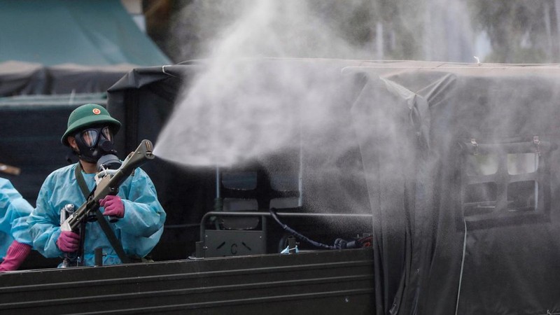 Phun khử trùng tiêu độc khẩn cấp BV Bệnh Nhiệt đới TP.HCM - Ảnh Hữu Khoa. Phun khử trùng tiêu độc khẩn cấp BV Bệnh Nhiệt đới TP.HCM - Ảnh Hữu Khoa.