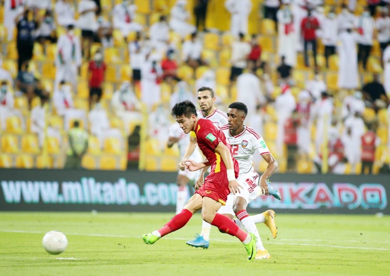 Cầu thủ Tiến Linh ghi bàn vào lưới UAE tại vòng loại 2 World Cup 2022(Ảnh: 24h.com.vn)