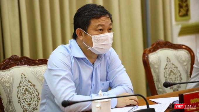 Phó chủ tịch UBND TP.HCM Dương Anh Đức tại đầu cầu UBND TP.HCM. Ảnh: TTBC Phó chủ tịch UBND TP.HCM Dương Anh Đức tại đầu cầu UBND TP.HCM. Ảnh: TTBC