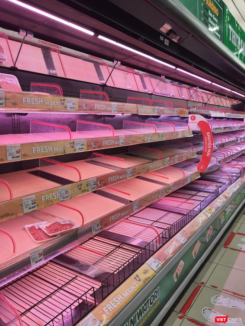 Quầy thực phẩm lúc khoảng 16 giờ chiều tại siêu thị Lotte (quận 7) Quầy thực phẩm lúc khoảng 16 giờ chiều tại siêu thị Lotte (quận 7)