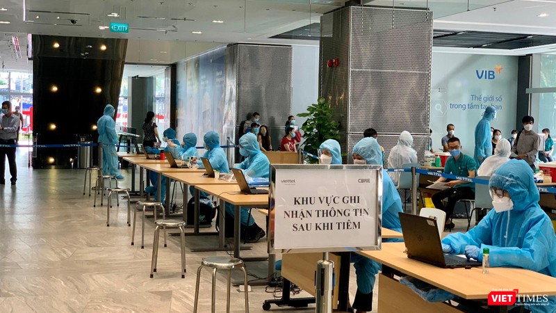 Nhân sự Viettel hỗ trợ TP.HCM đẩy mạnh ứng dụng Nền tảng quản lý tiêm chủng COVID-19 quốc gia Nhân sự Viettel hỗ trợ TP.HCM đẩy mạnh ứng dụng Nền tảng quản lý tiêm chủng COVID-19 quốc gia