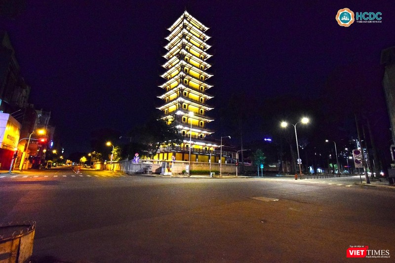 Đường Lê Hồng Phong và đường 3 tháng 2 lúc 19 giờ 30 Đường Lê Hồng Phong và đường 3 tháng 2 lúc 19 giờ 30