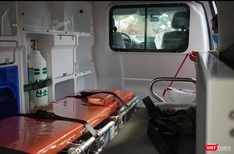 Các xe lưu động được trang bị đầy đủ dụng cụ, bình oxy, thuốc, thiết bị y tế… Các xe lưu động được trang bị đầy đủ dụng cụ, bình oxy, thuốc, thiết bị y tế…