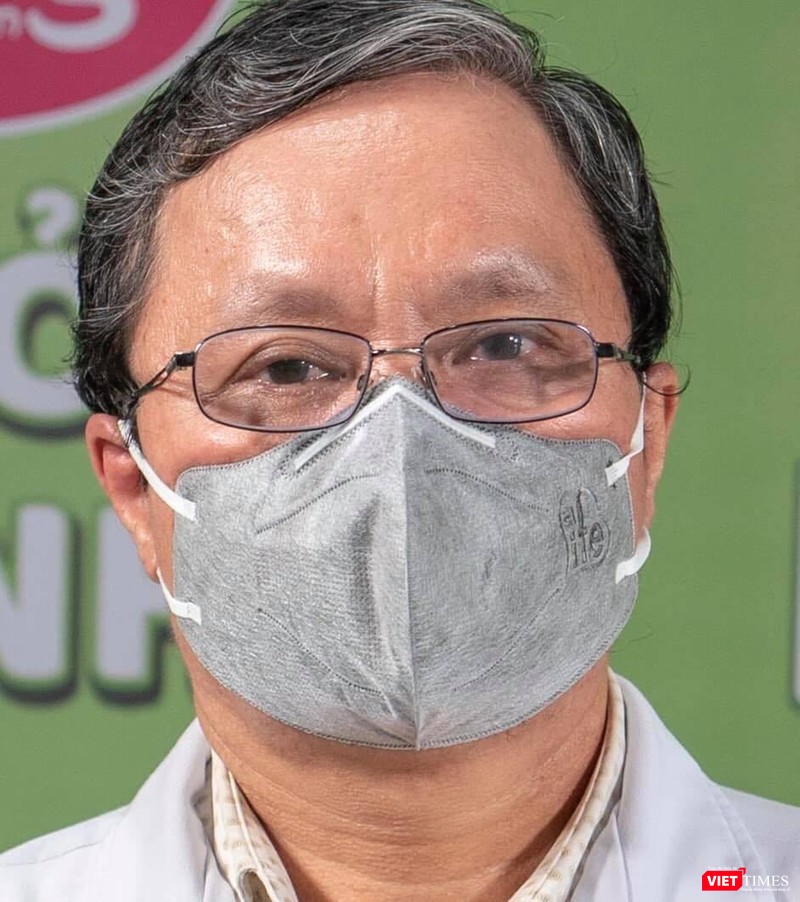 Bác sĩ Trương Hữu Khanh khuyên người dân nên dự phòng test nhanh tại nhà để biết nguy cơ lây nhiễm COVID-19 Bác sĩ Trương Hữu Khanh khuyên người dân nên dự phòng test nhanh tại nhà để biết nguy cơ lây nhiễm COVID-19