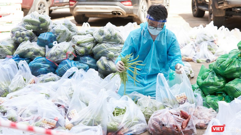 Nhiều chương trình giúp đỡ, hỗ trợ người có hoàn cảnh khó khăn trong tâm dịch TP.HCM đã được tiến hành