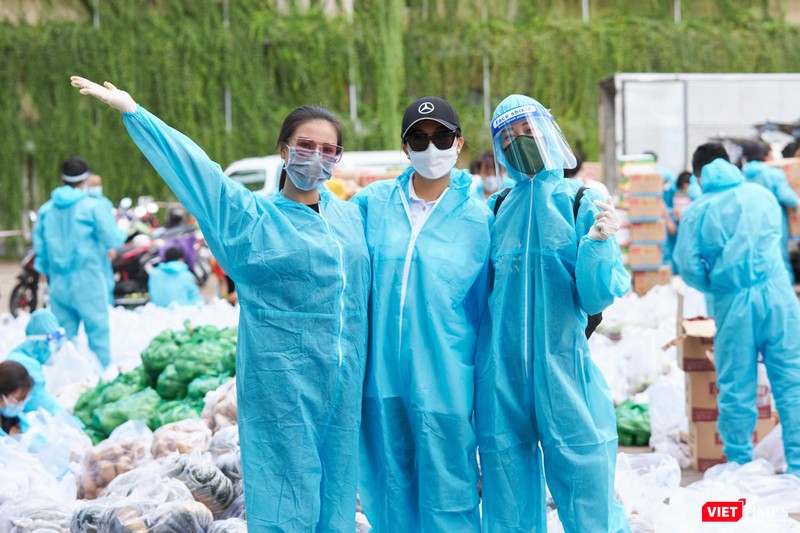 Chung tay cùng nhau vượt qua giai đoạn khó khăn này