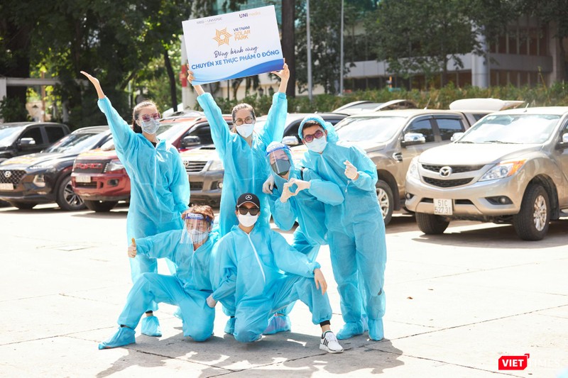 Các người đẹp đều muốn nhắn nhủ thông điệp yêu thương, mong tâm dịch sẽ sớm khoẻ lại